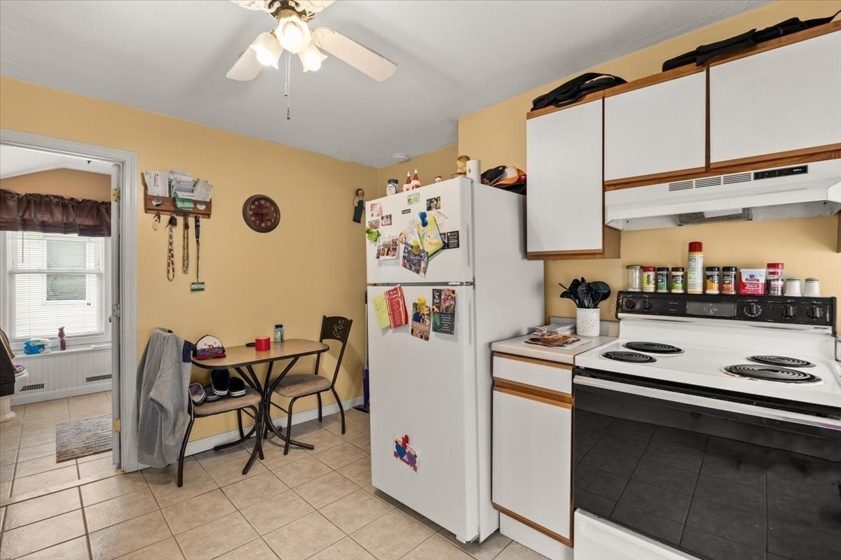 64 Oak St Property Photo 3
