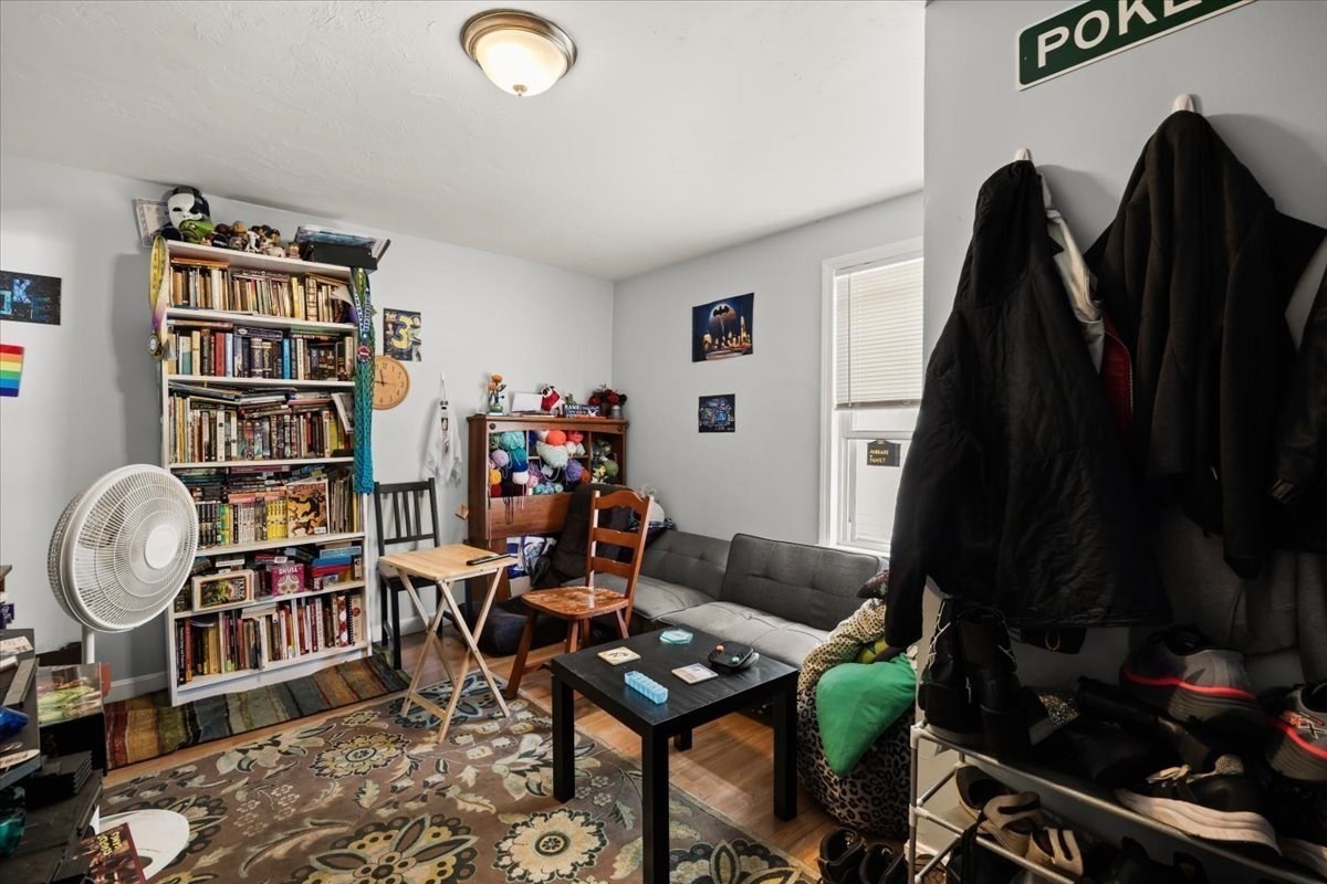 64 Oak St Property Photo 4