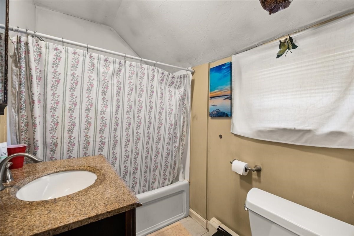 64 Oak St Property Photo 15