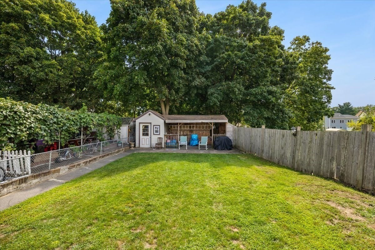 64 Oak St Property Photo 31