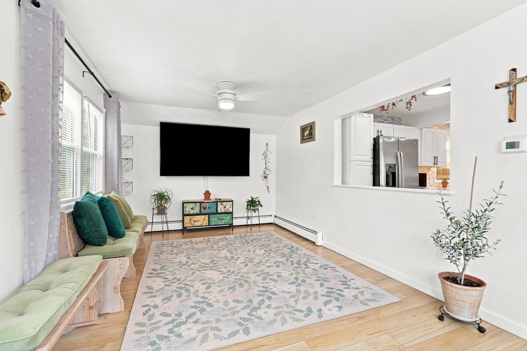 186 Andover St Property Photo 4