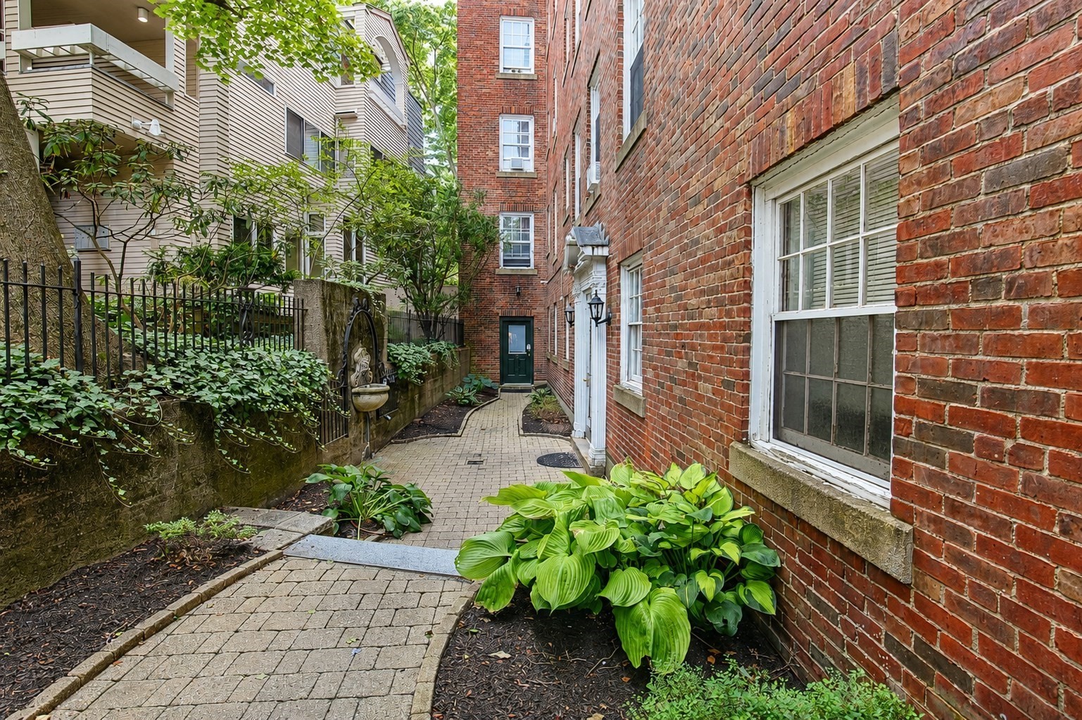 16 Chauncy St # B Property Photo 11