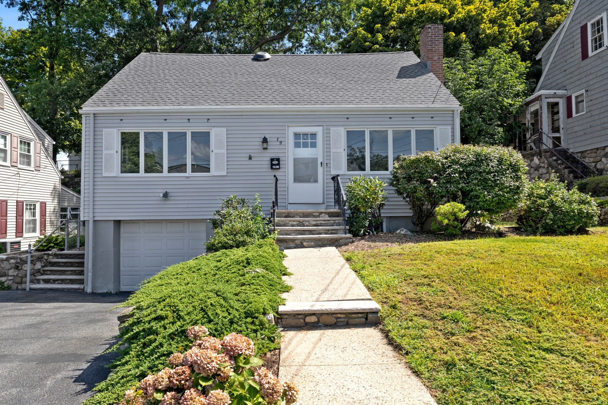 19 Elliott St Property Photo 1