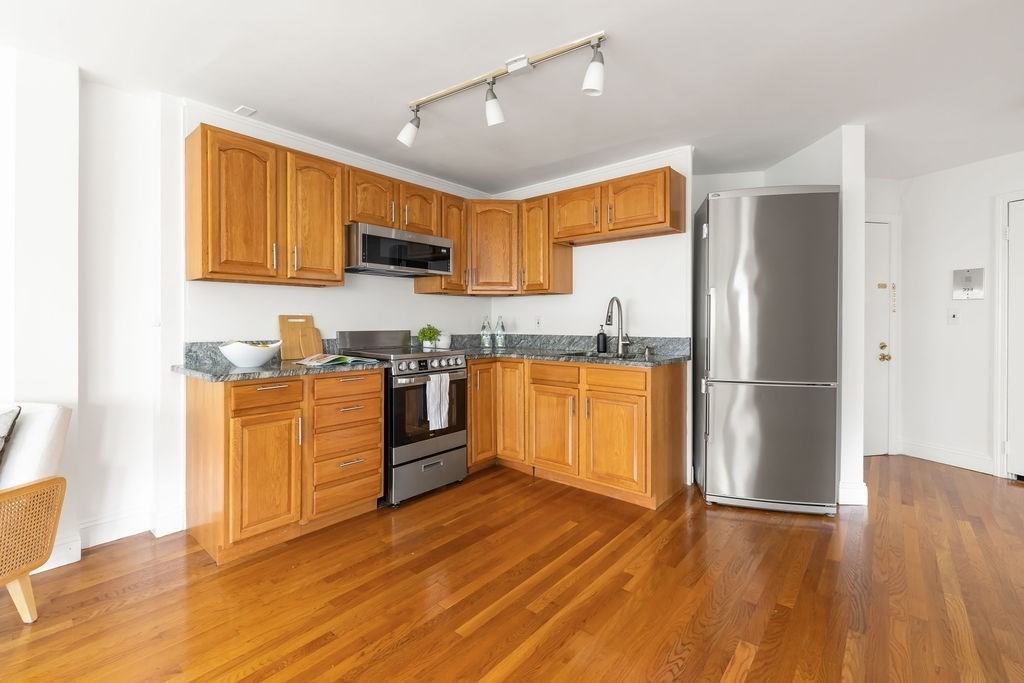 348 Franklin St # 3a Property Photo 6