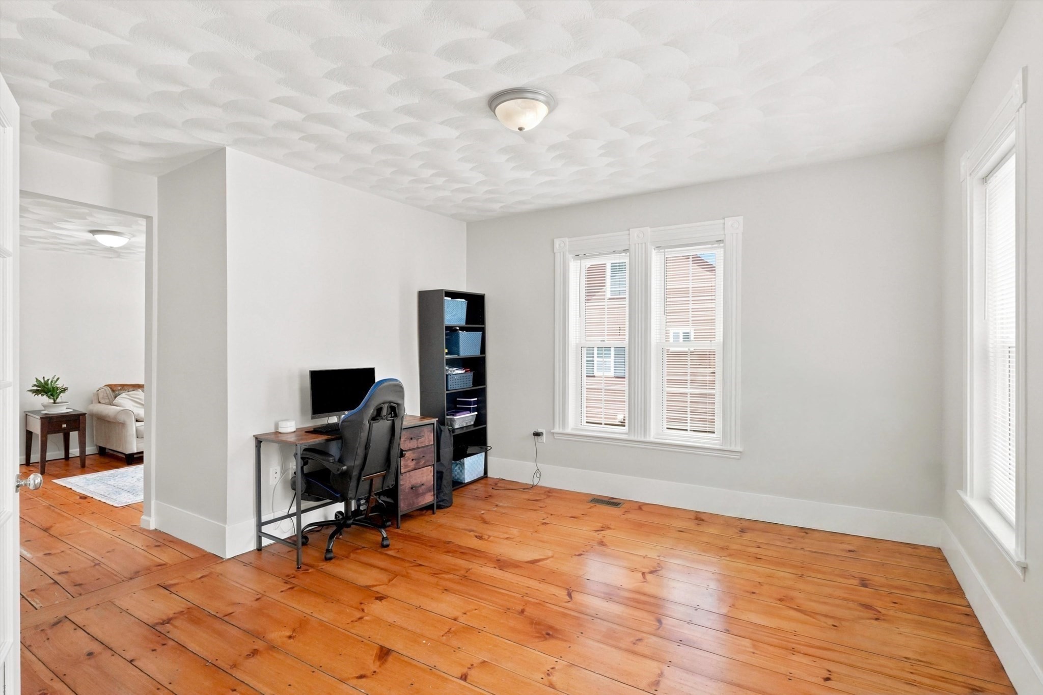 998 Boston Rd Property Photo 6