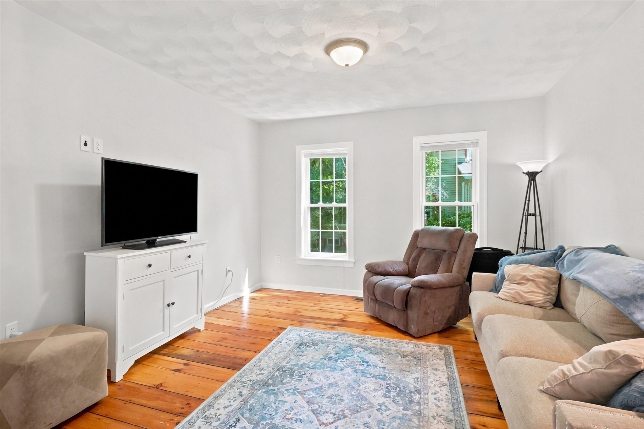 998 Boston Rd Property Photo 11
