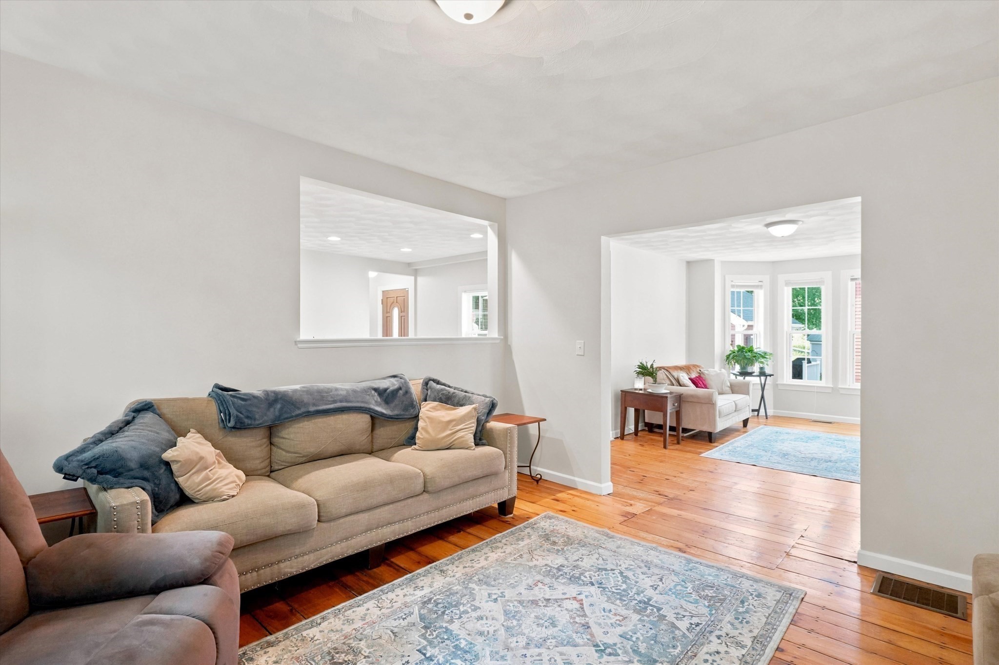 998 Boston Rd Property Photo 12