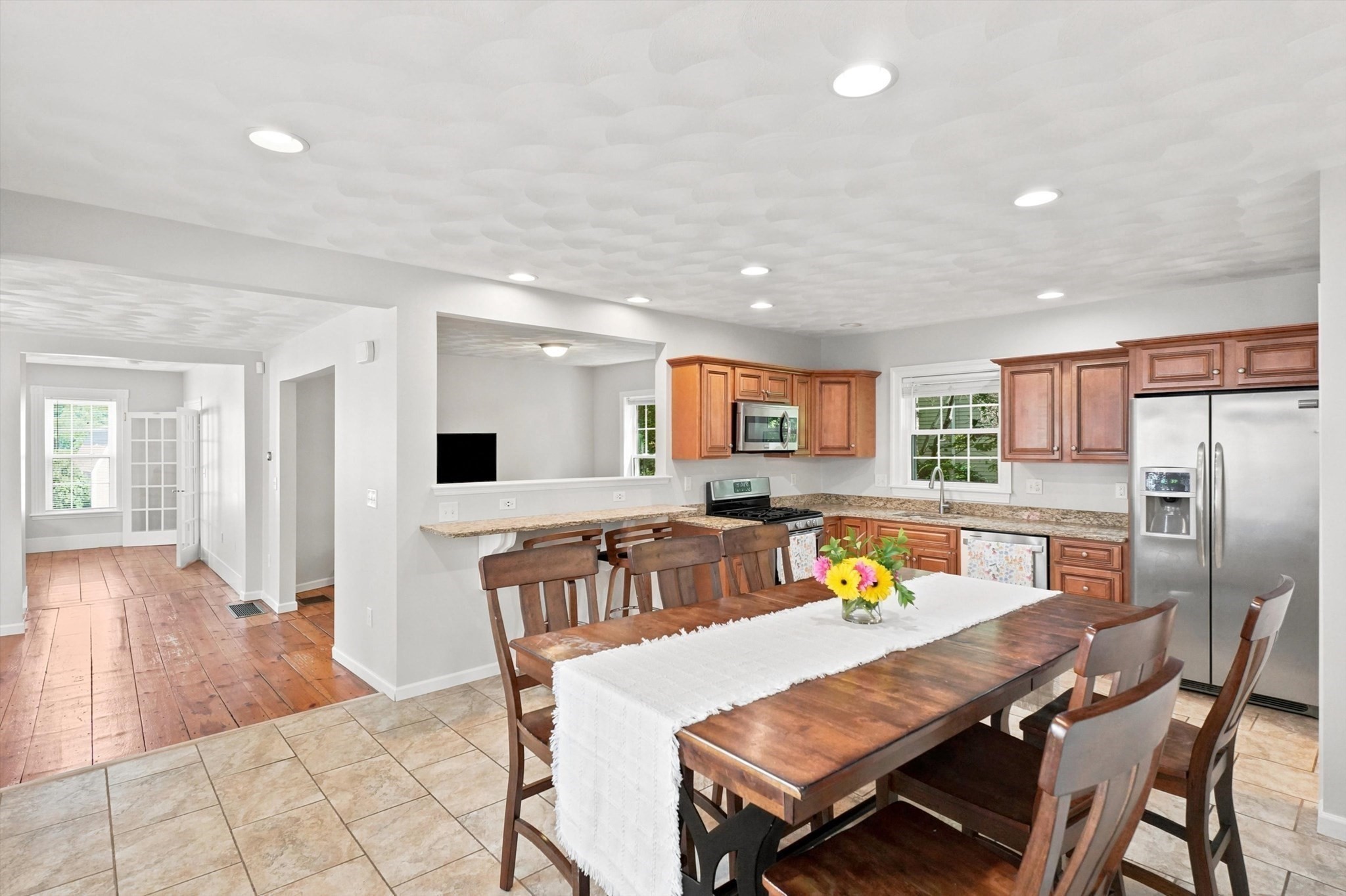 998 Boston Rd Property Photo 14