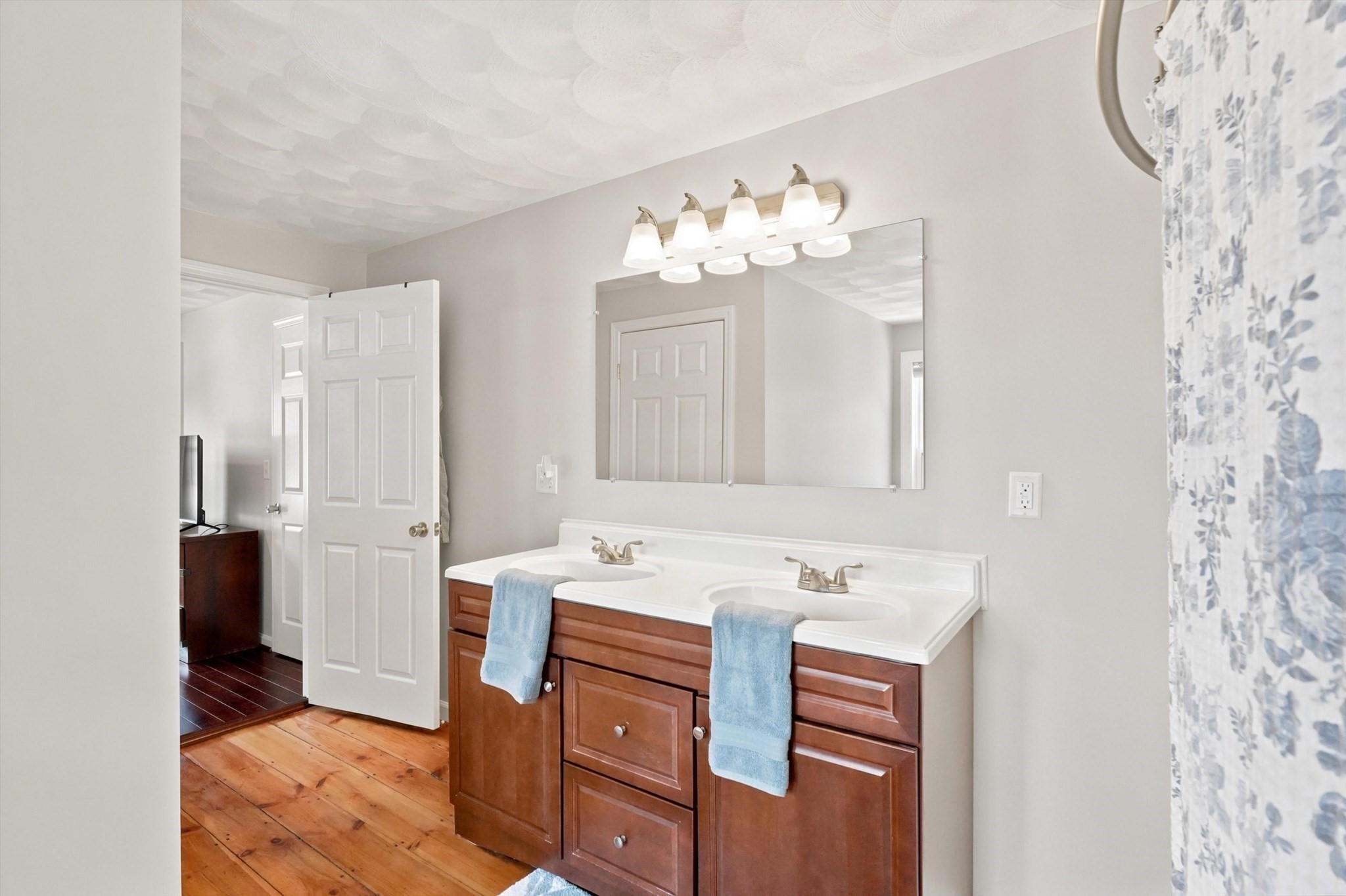 998 Boston Rd Property Photo 22