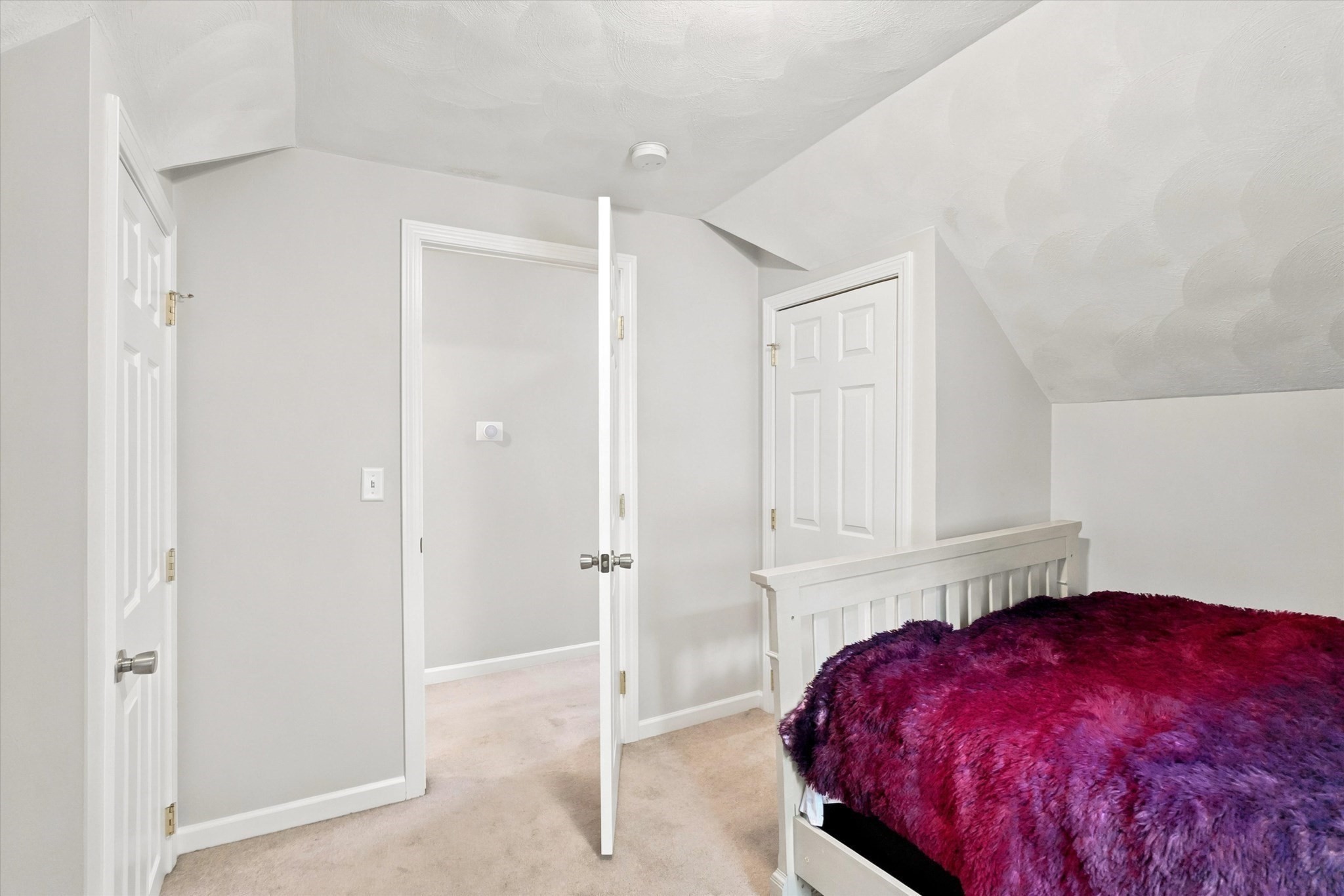 998 Boston Rd Property Photo 25