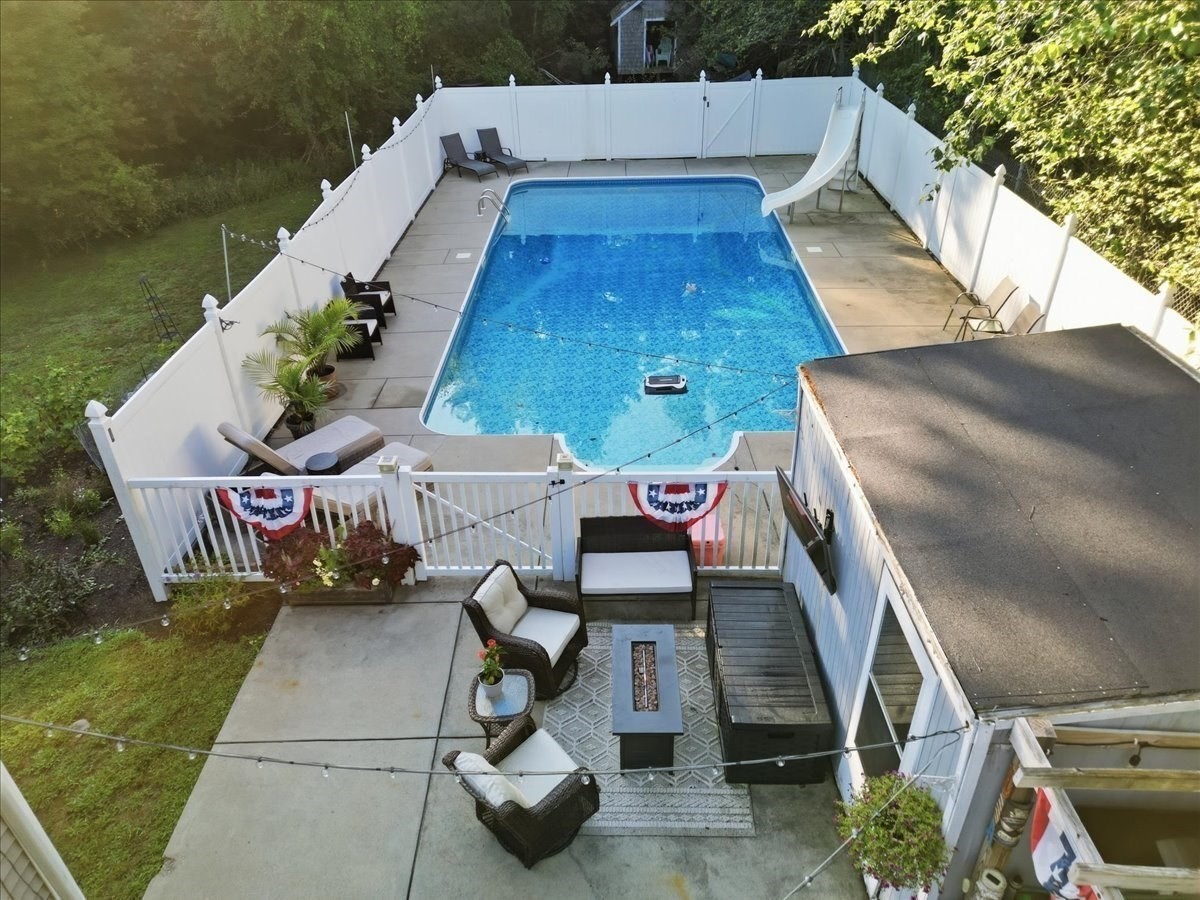 15 Old Center St Property Photo 4