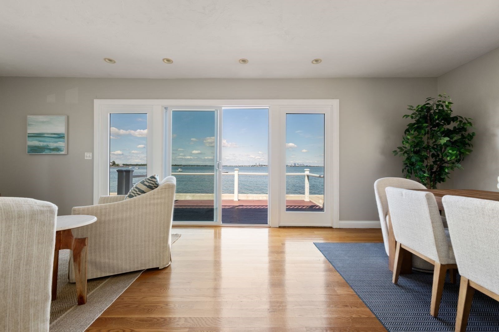 706 Sea St Property Photo 2