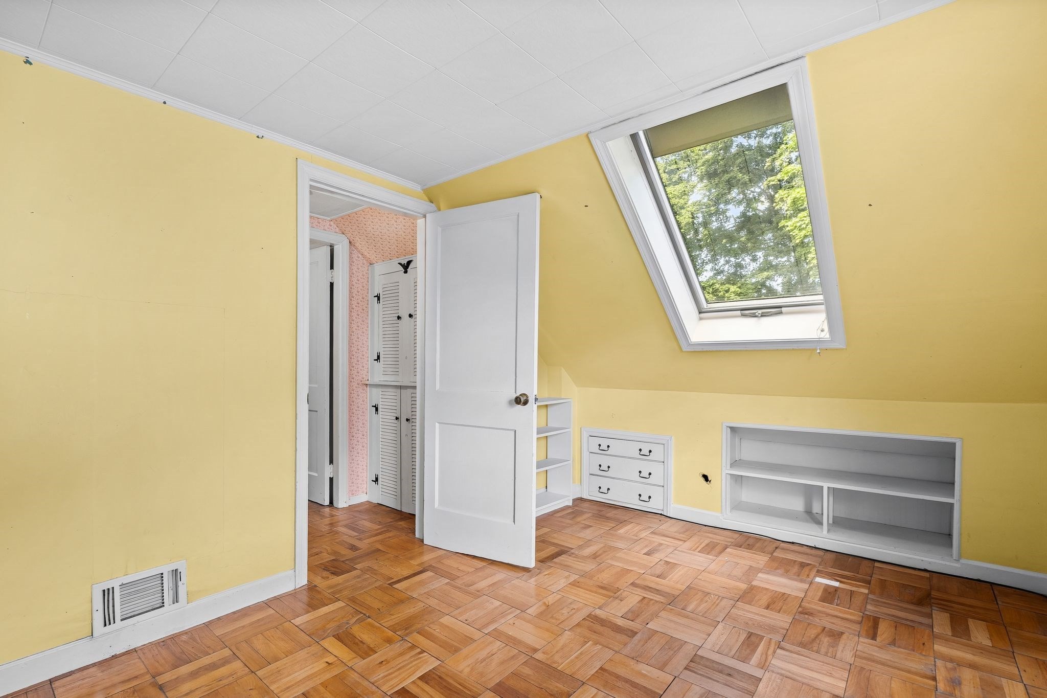 71 Sheppard Ave Property Photo 32