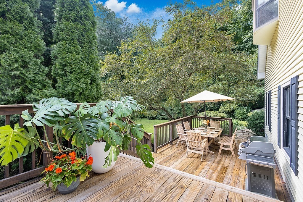 7 Pond St Property Photo 9