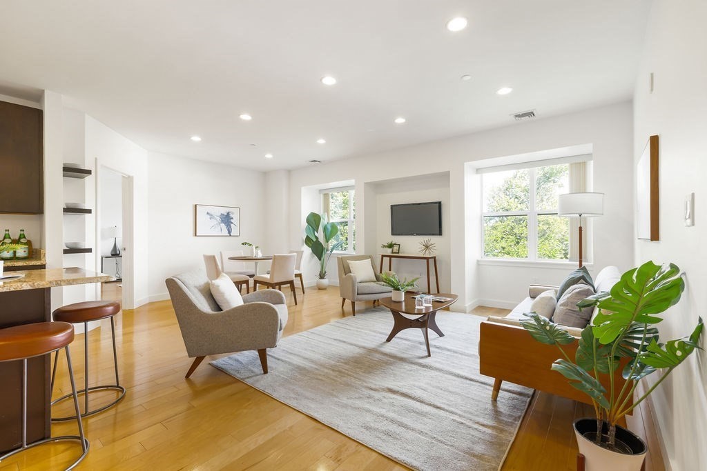 65 Beacon St # 403 Property Photo 1