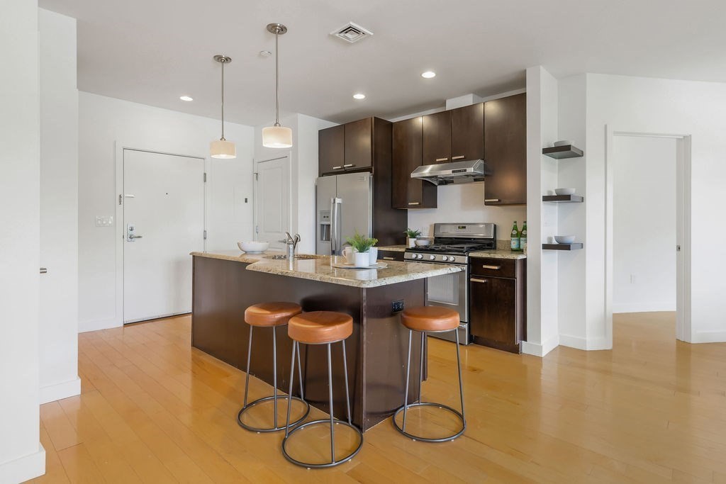 65 Beacon St # 403 Property Photo 5