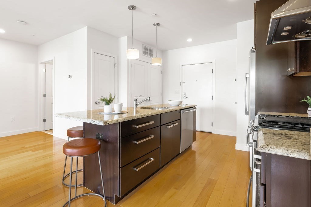 65 Beacon St # 403 Property Photo 7