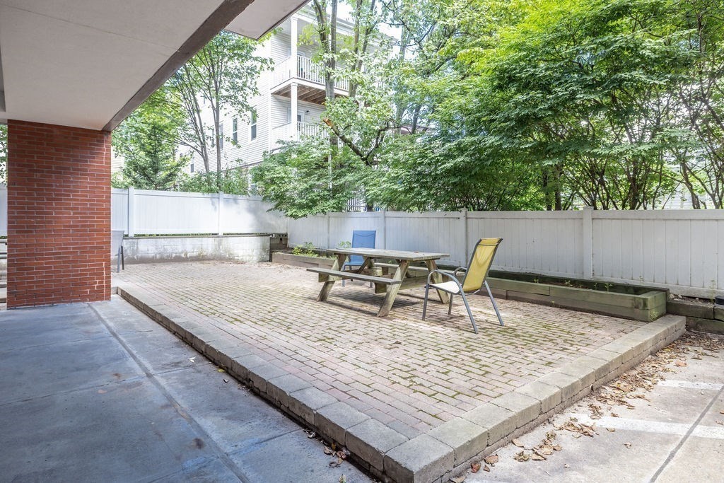 65 Beacon St # 403 Property Photo 15