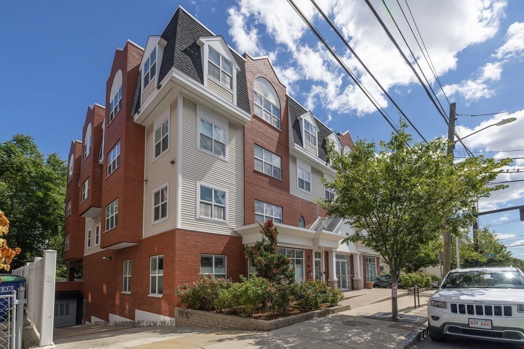 65 Beacon St # 403 Property Photo 21