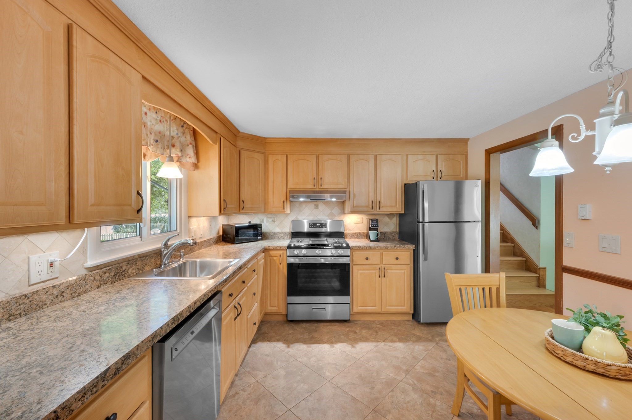 401 Cross St Property Photo 10