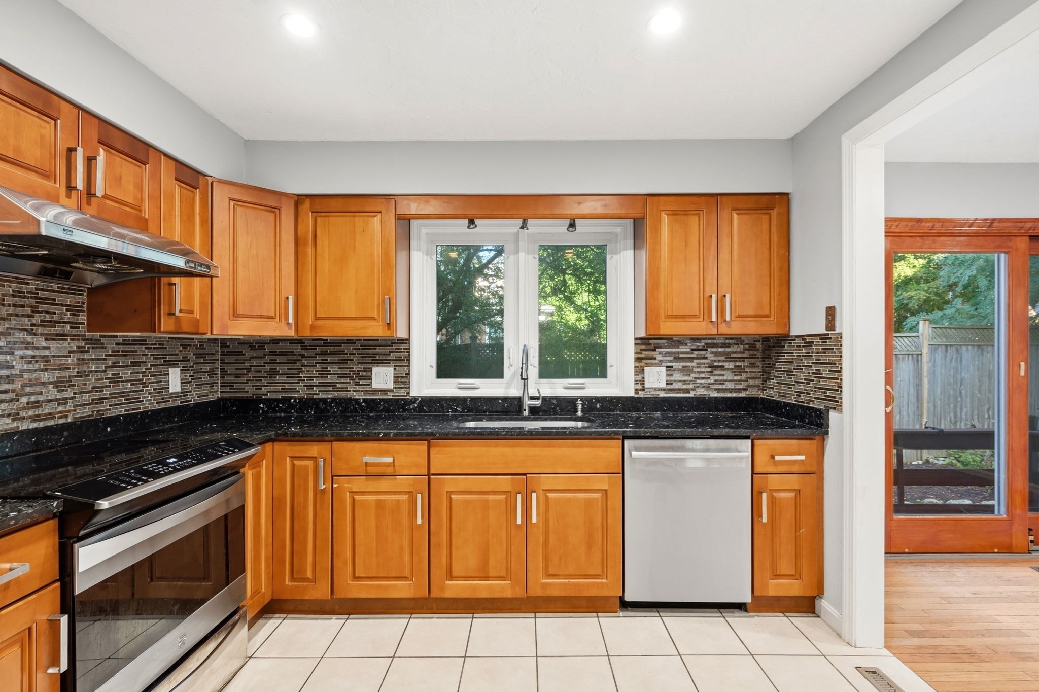 470 Adams St # 2 Property Photo 8