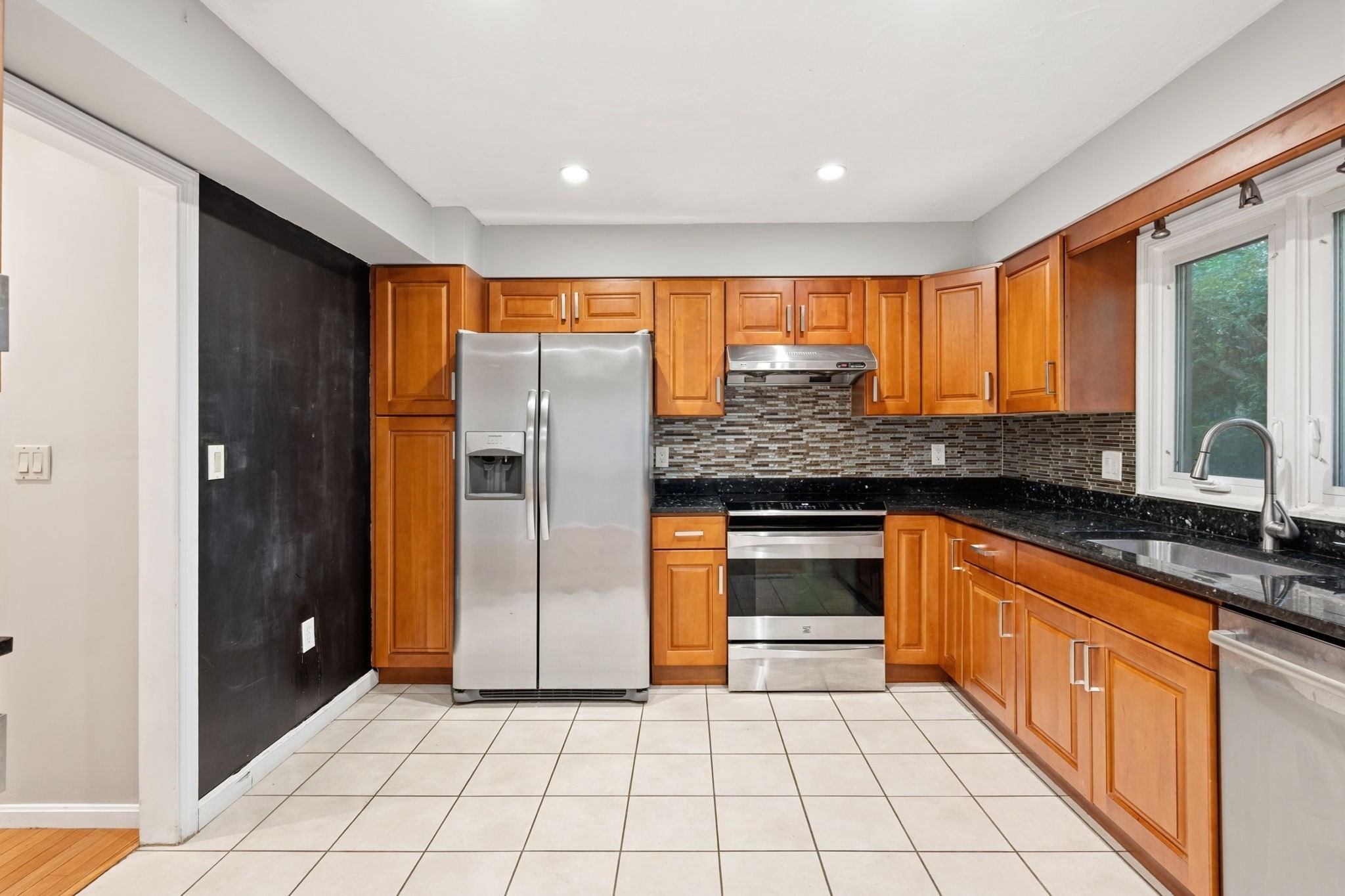 470 Adams St # 2 Property Photo 9