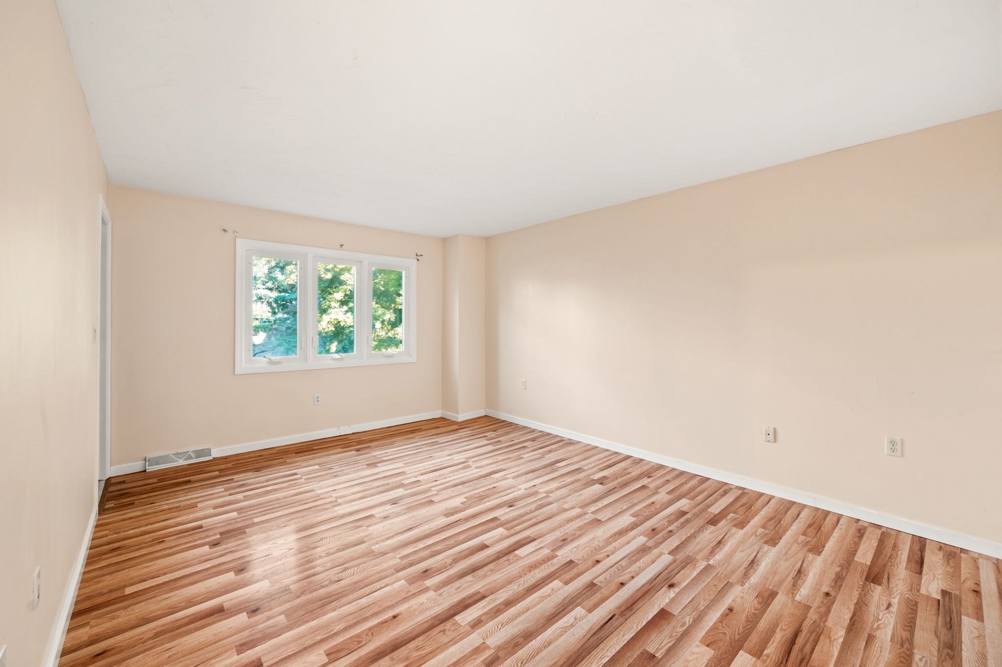 470 Adams St # 2 Property Photo 14