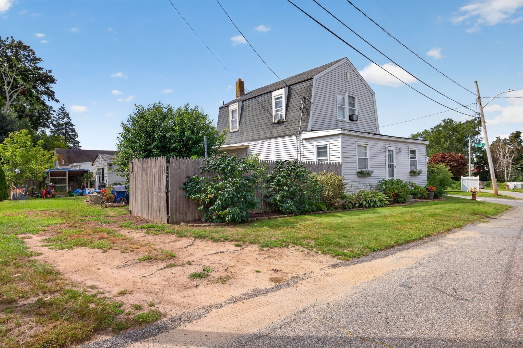 32 Gardner Ave Property Photo 3