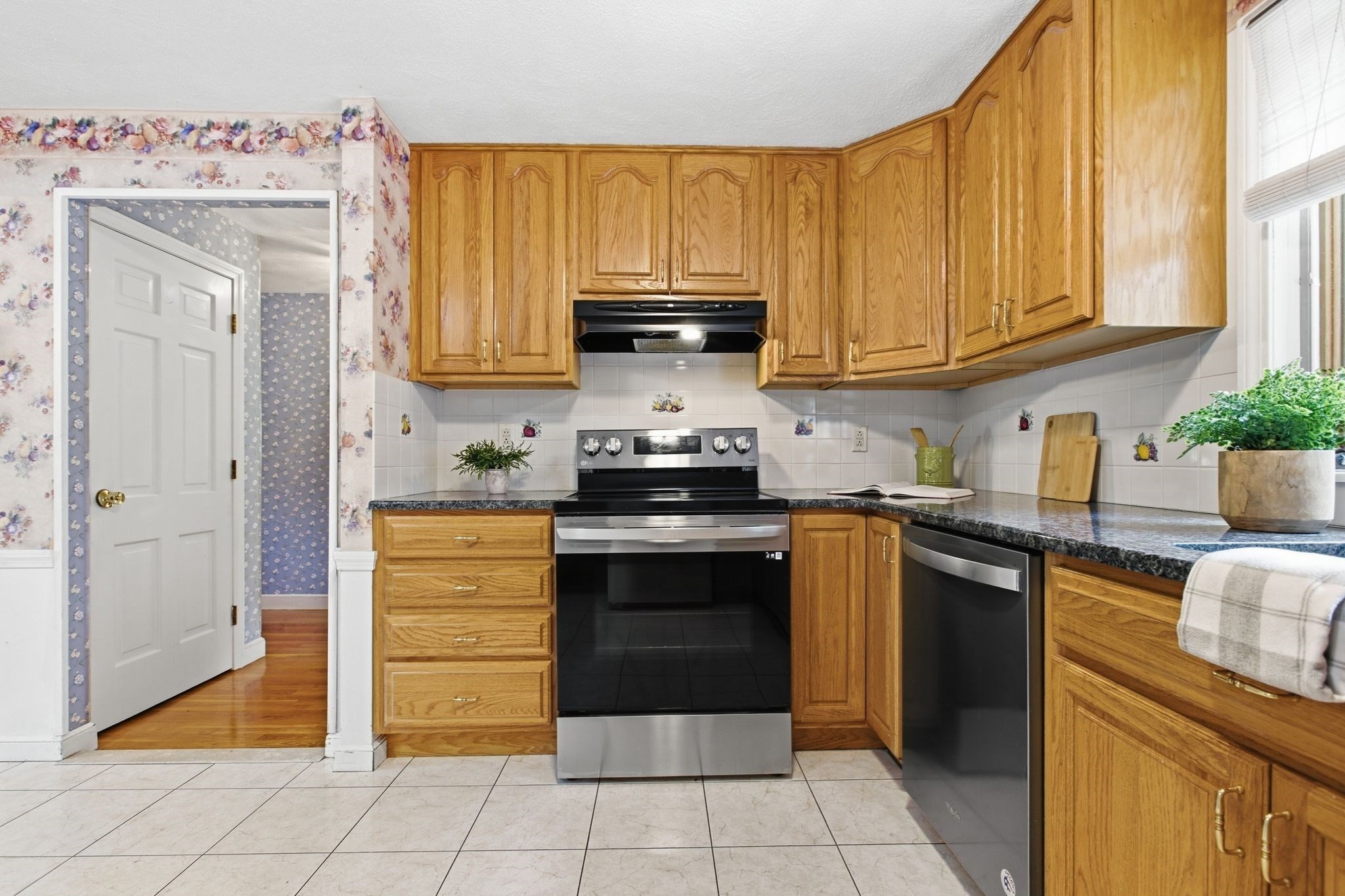 10 Red Gate Ln Property Photo 15