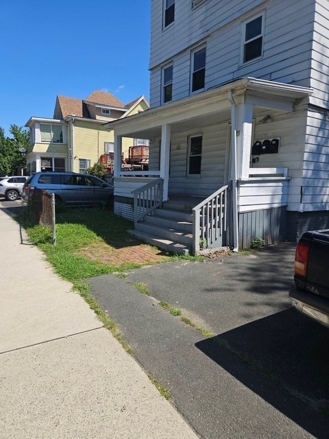 335 Oakland St Property Photo 1