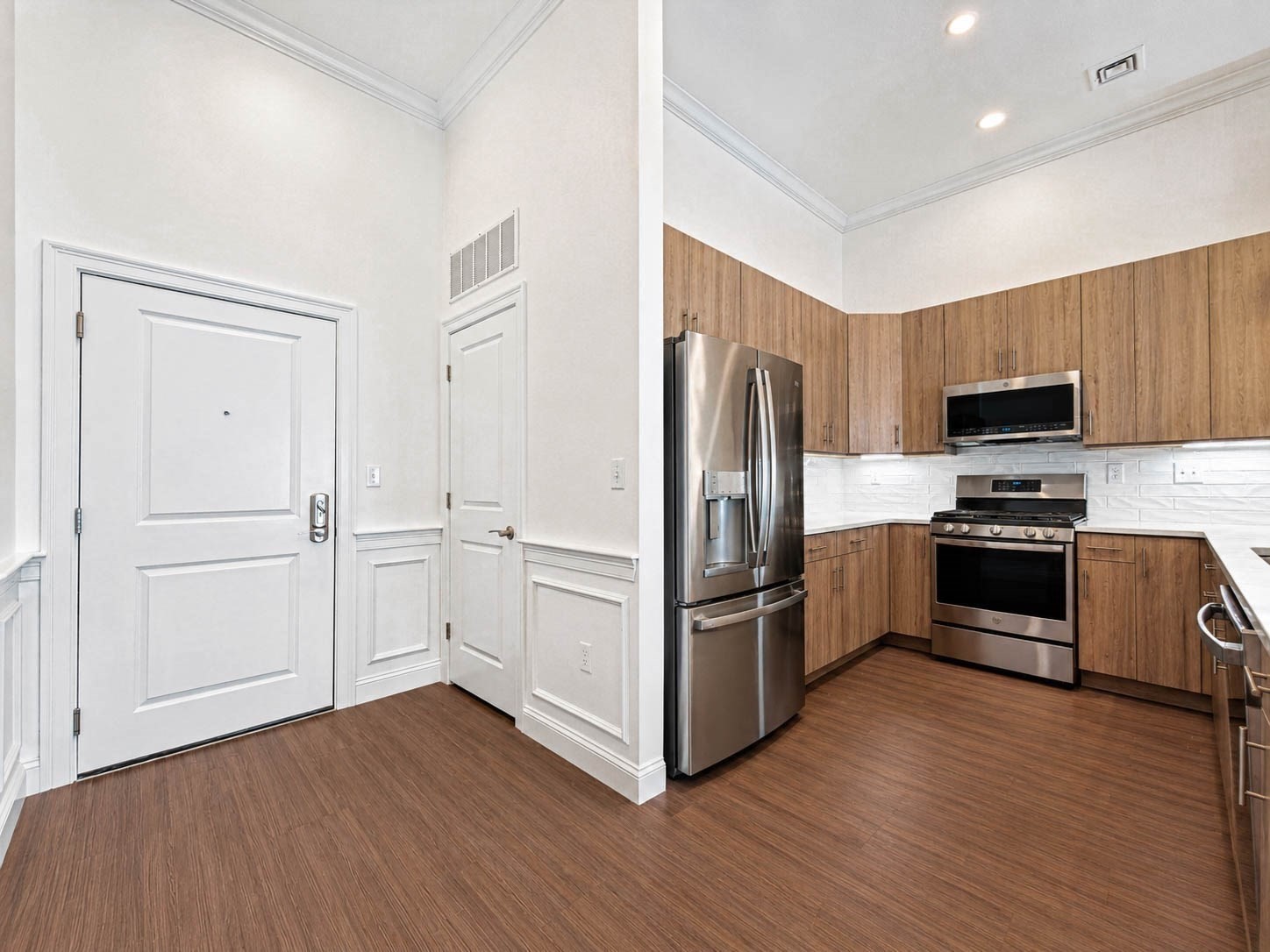 320 Middlesex Ave # F406 Property Photo 4