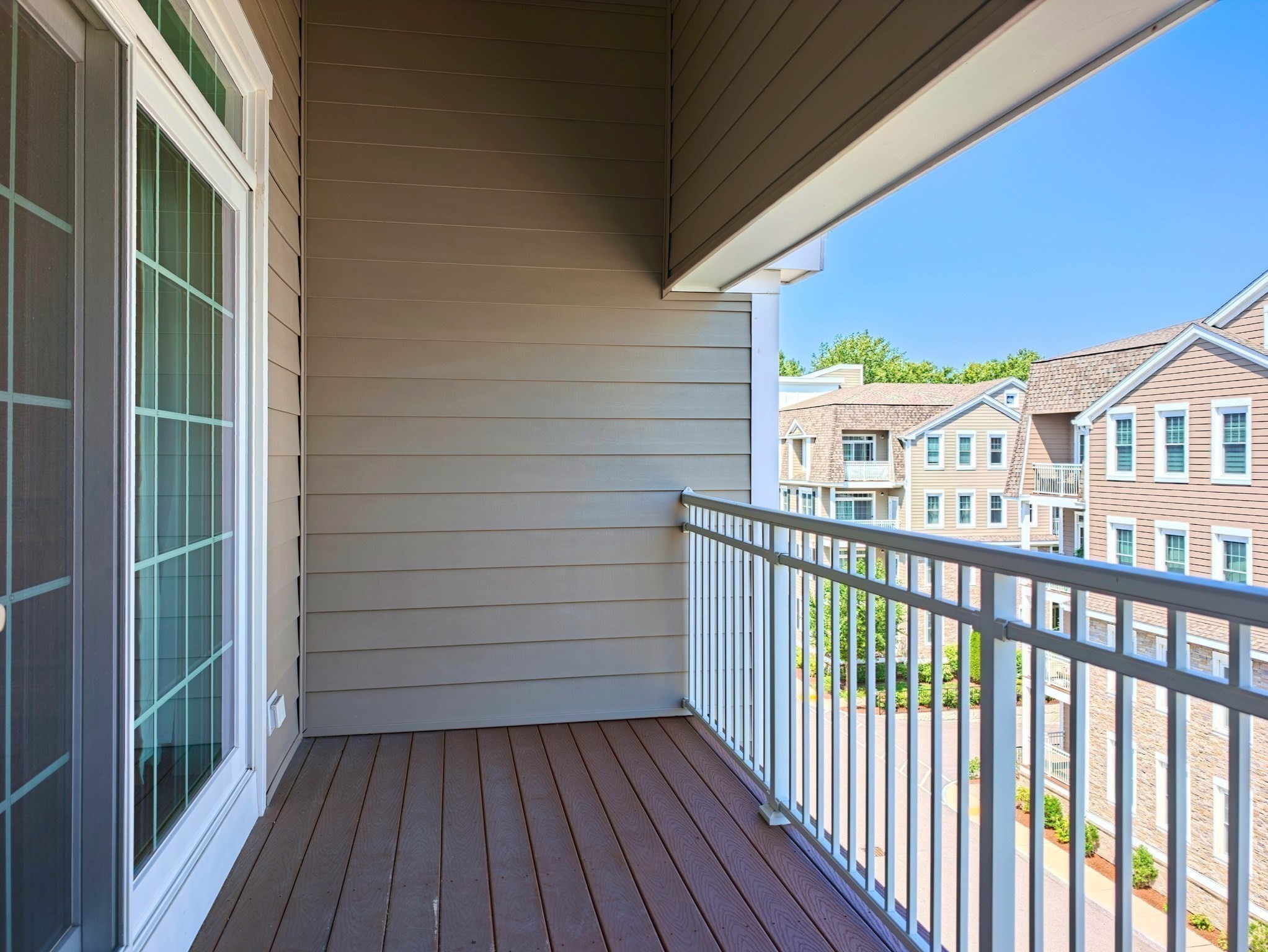 320 Middlesex Ave # F406 Property Photo 18
