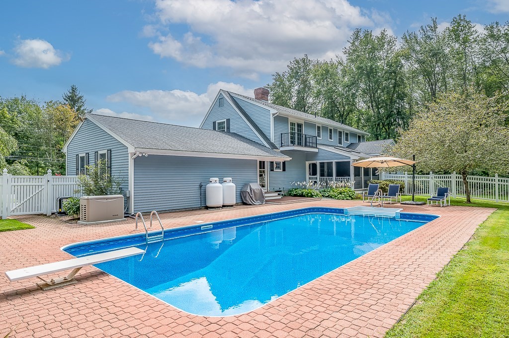 400 Boston Road Property Photo 3