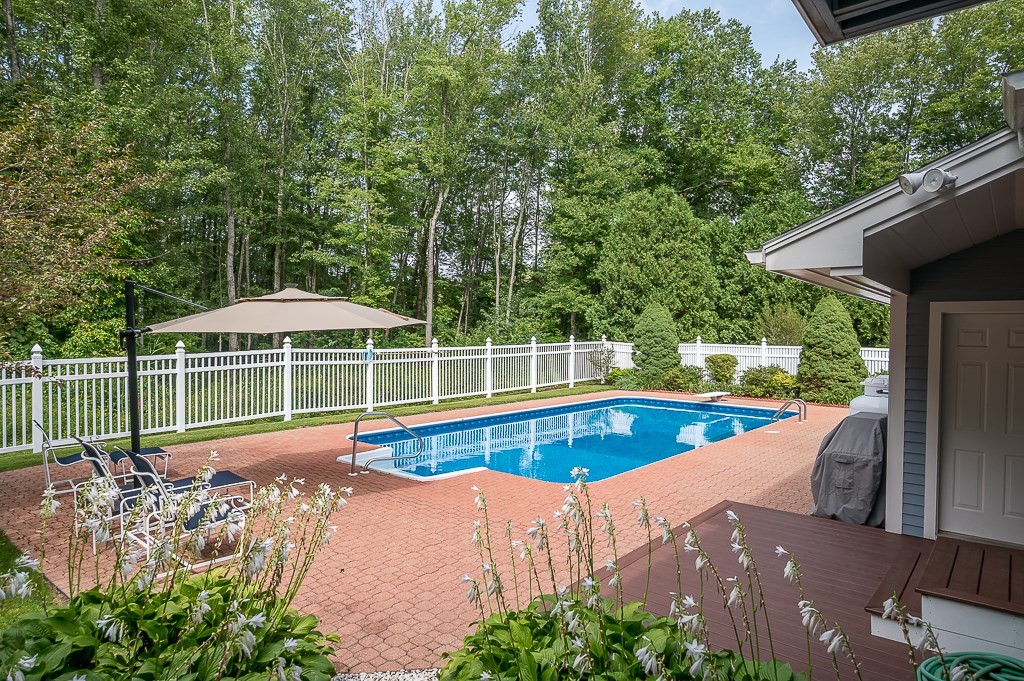 400 Boston Road Property Photo 4