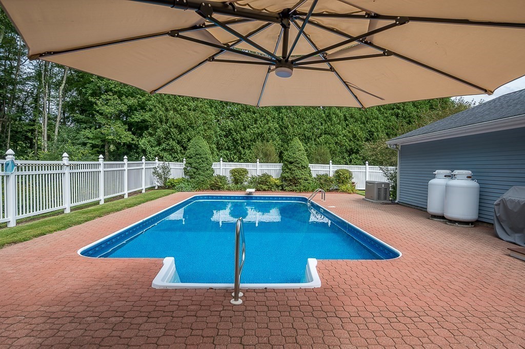400 Boston Road Property Photo 5