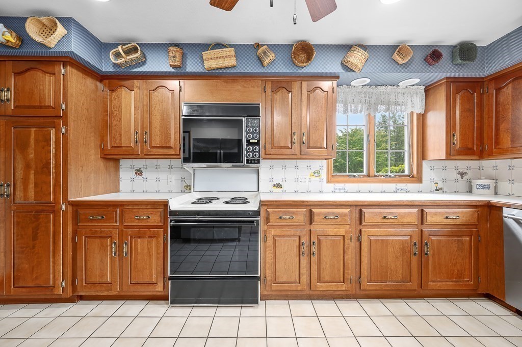 400 Boston Road Property Photo 15