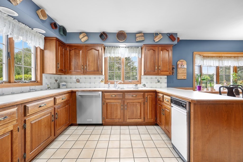 400 Boston Road Property Photo 16