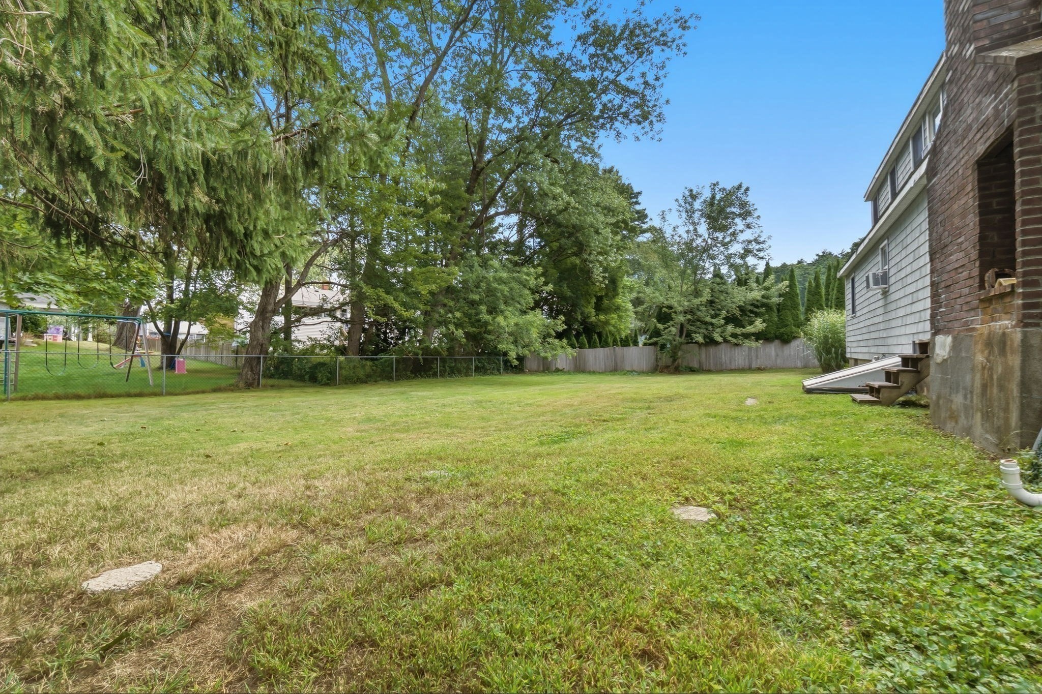 11 Grover St Property Photo 34