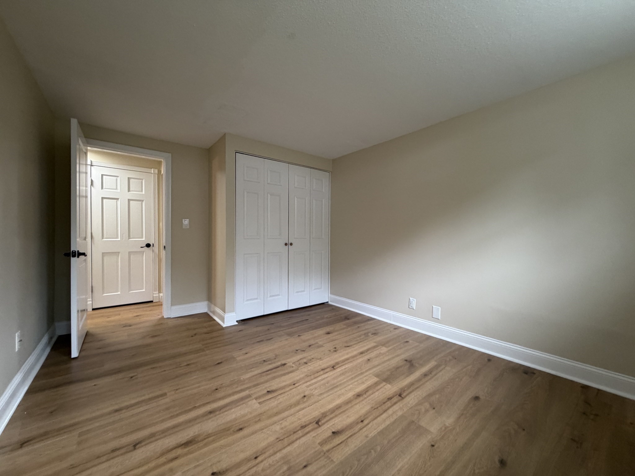 140 Lake Shore Rd # 2b Property Photo 17