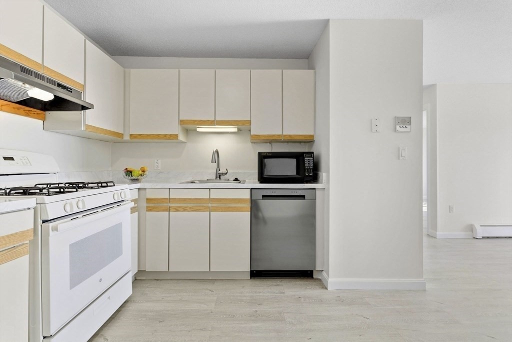24 Kenmar Dr # 239 Property Photo 4