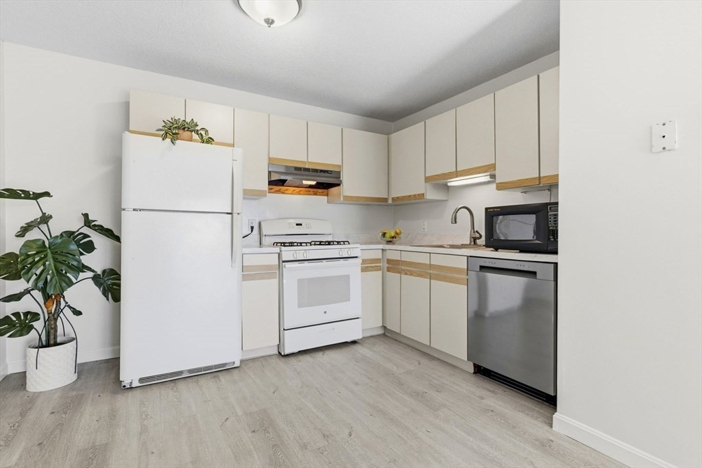24 Kenmar Dr # 239 Property Photo 5