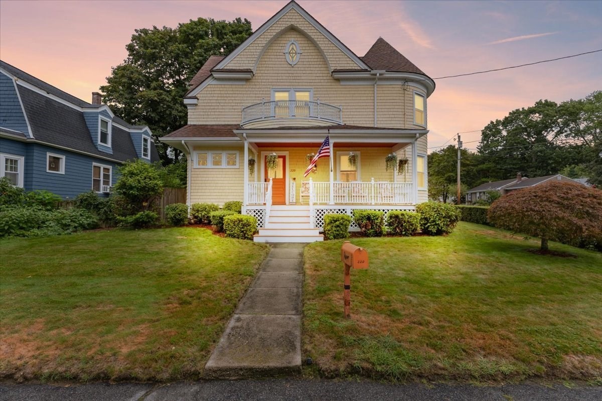 220 Smith St Property Photo 1