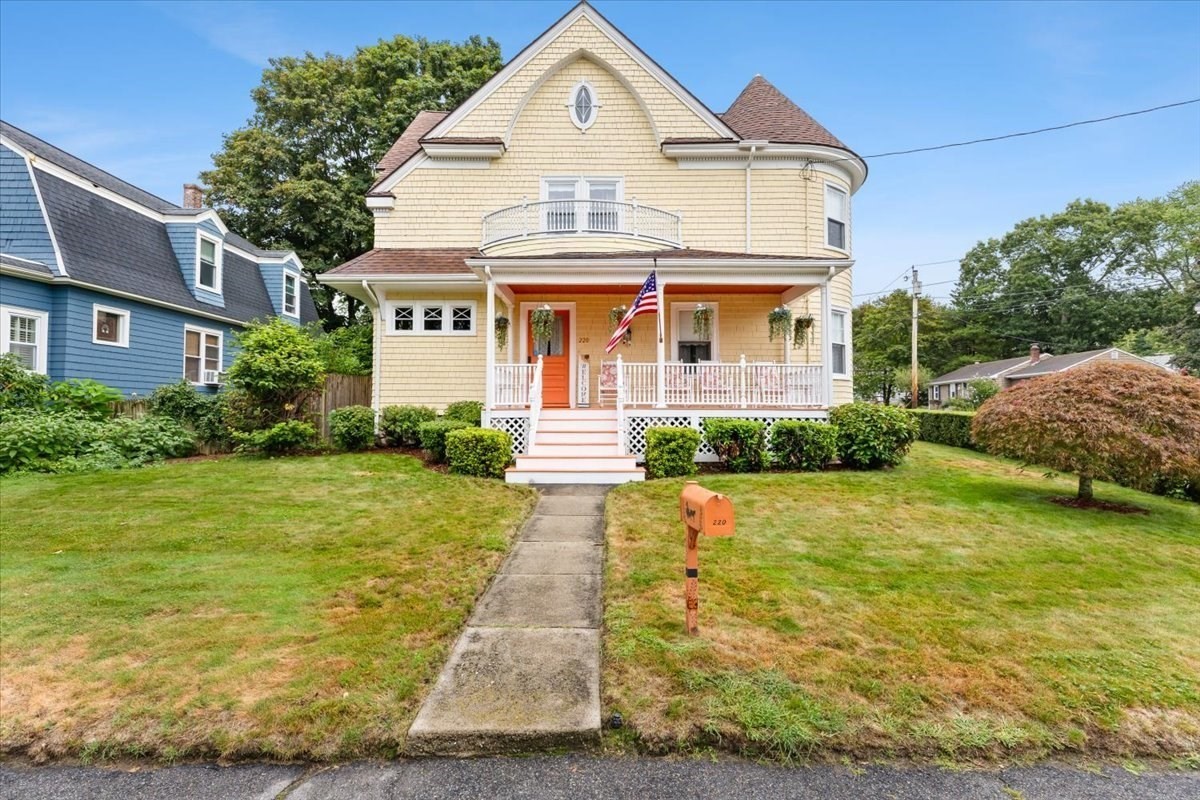 220 Smith St Property Photo 2