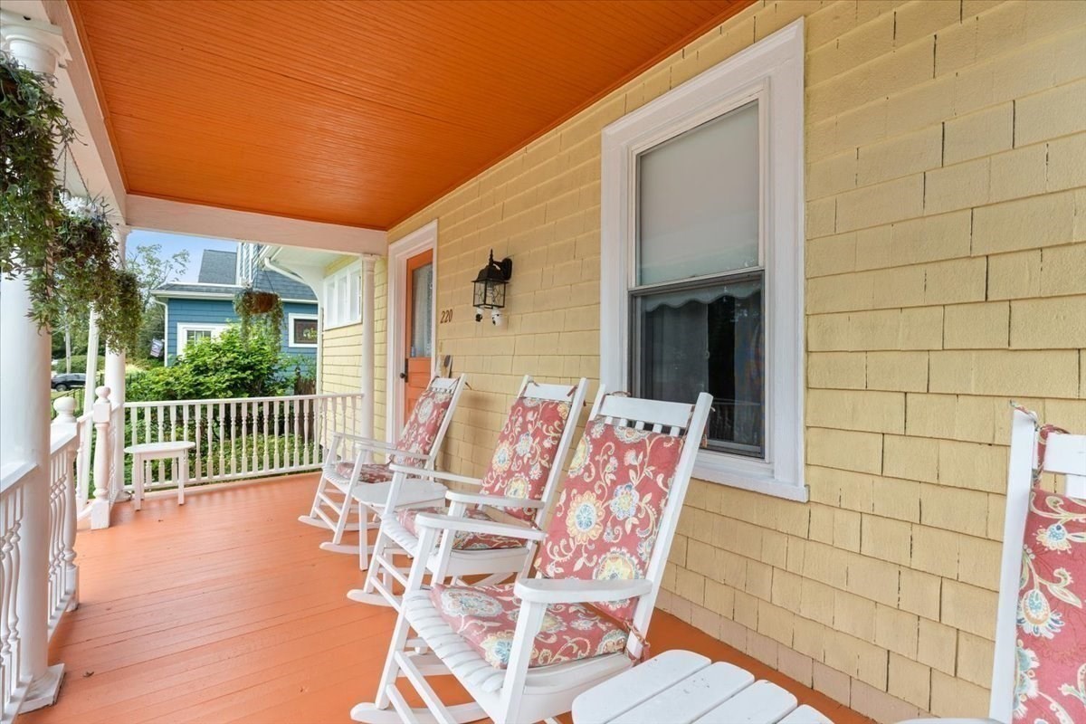 220 Smith St Property Photo 7