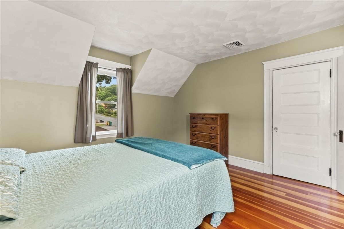 220 Smith St Property Photo 31