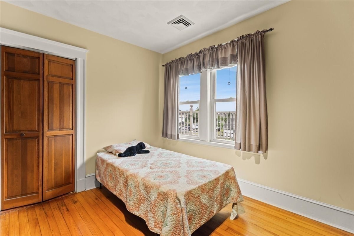 220 Smith St Property Photo 32