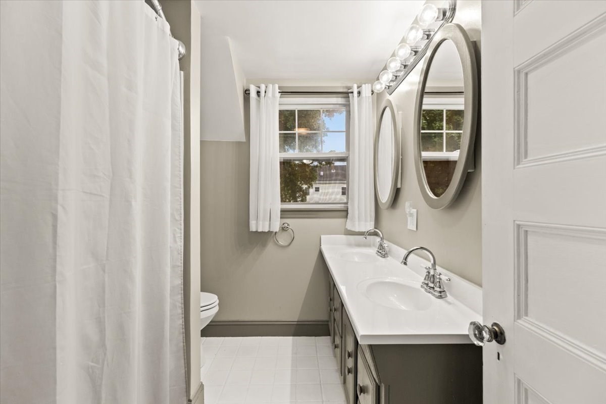 220 Smith St Property Photo 35