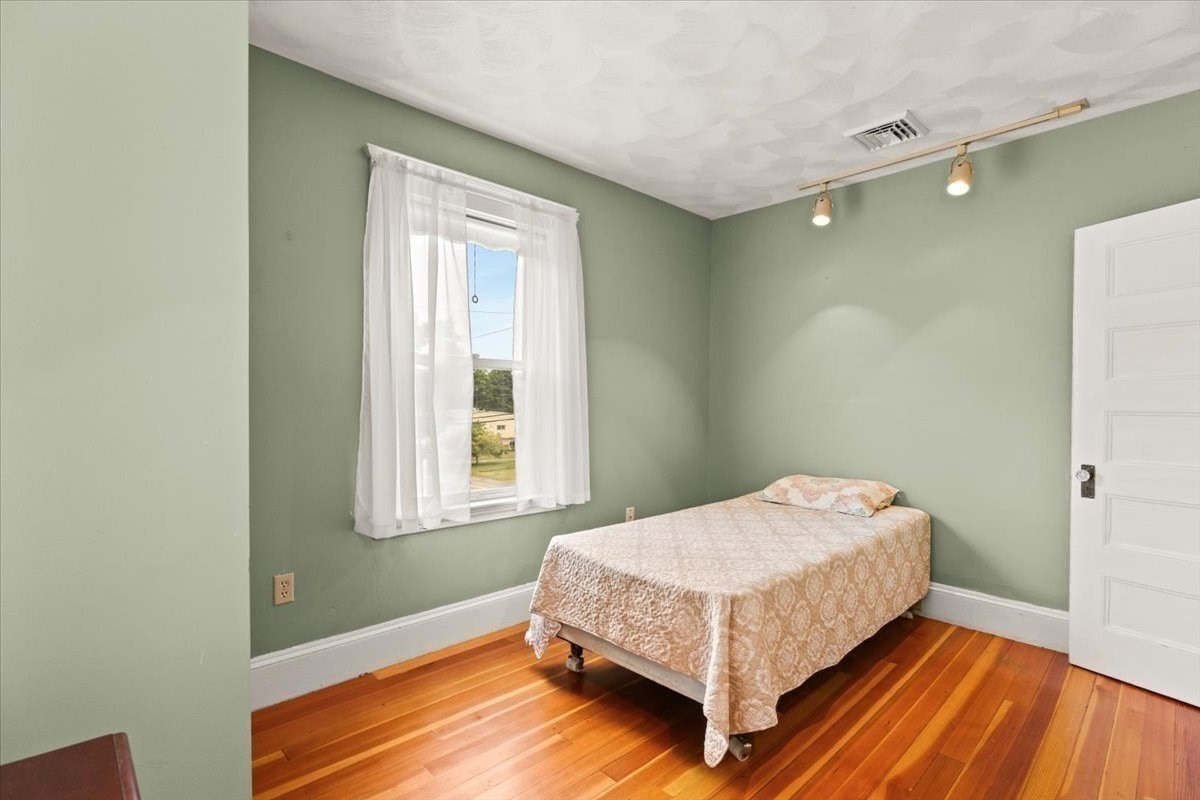 220 Smith St Property Photo 39