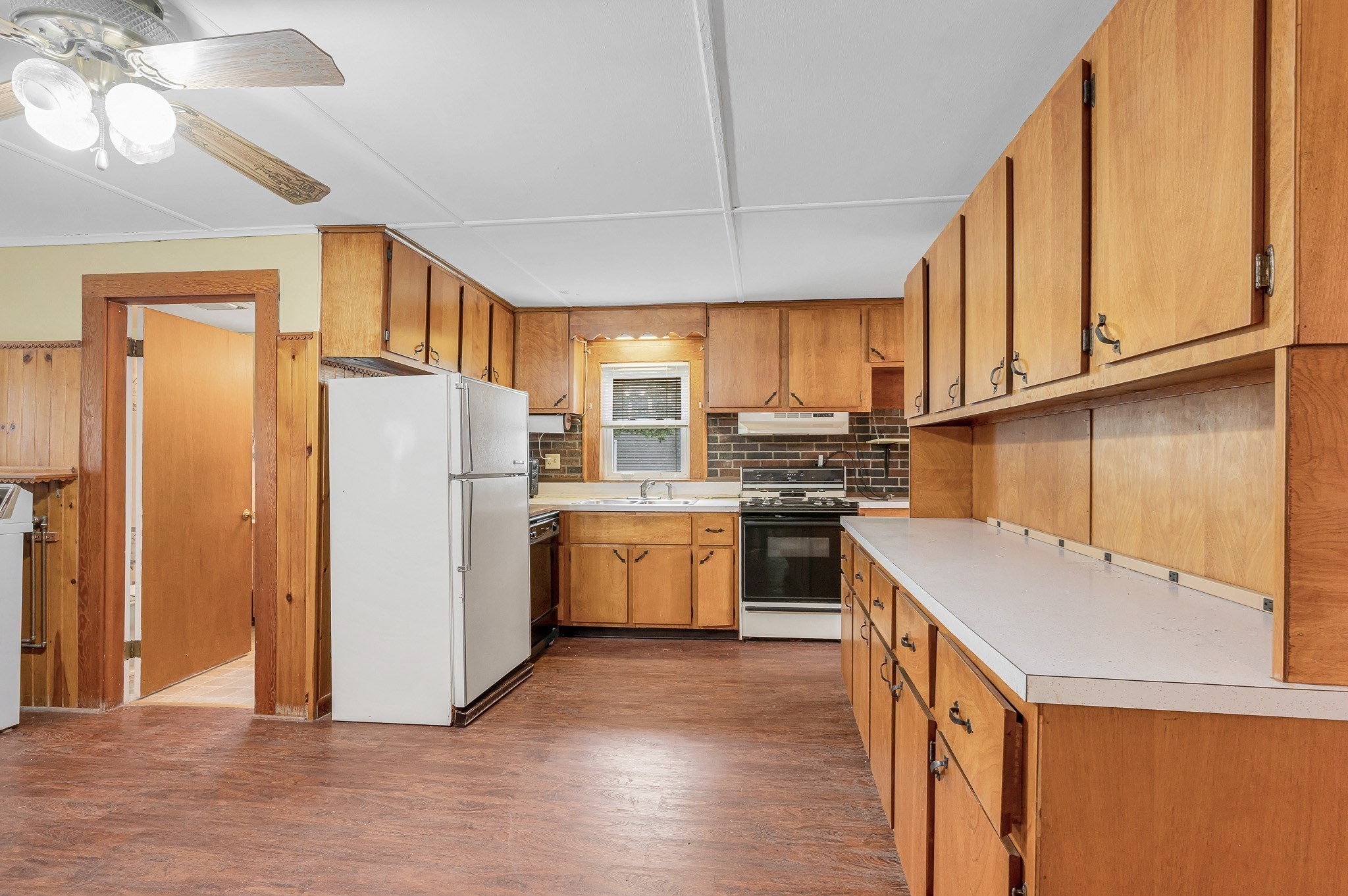 114 Old Meadow Rd Property Photo 5