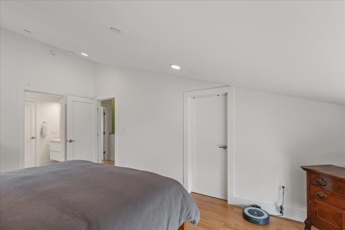 38 Colonial # 2 Property Photo 23